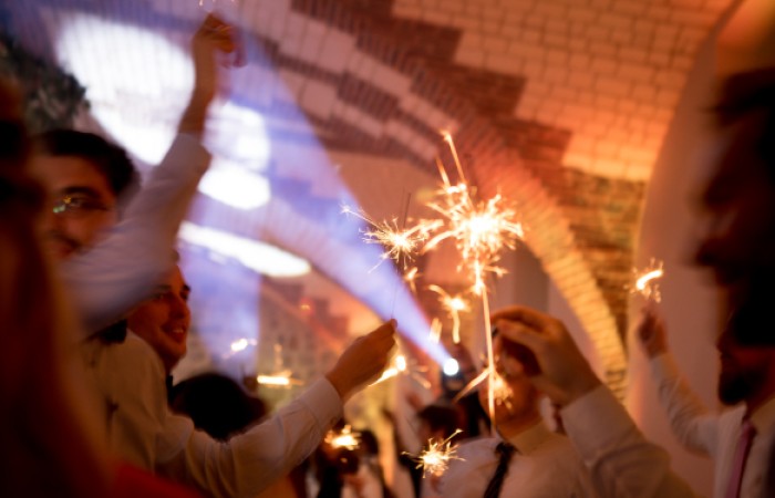 Audrey
Mais quel Mariage !! Rien aurait été aussi parfait sans Nadia et Pascal! Un grand merci ! Notre mariage a été encore plus beau que dans mes rêves ! De notre premier entretien où le feeling s'est super bien passé au jour J, tout a été bien organisé. La déco magnifique, les choix des prestataires impeccables et leur disponibilité irréprochable. Nous n'avons vraiment eu besoin de rien faire et tout était à notre image. Je recommande +++
