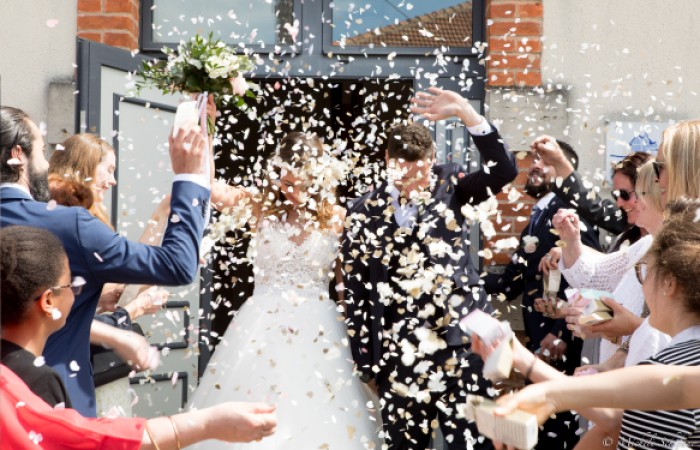 Jeanne & Michel
Ils ont su transformer cette journée unique en une journée inoubliable. Nadia et Pascal ont un don, tout simplement. Du premier jour jusqu'au jour J, ils ont réalisé tous nos rêves, sans jamais nous dire que c'était impossible. Ils nous ont accompagnés, écoutés et ont été force de proposition. C'est chic, élégant et surprenant. Merci énormément à eux d’avoir su s'adapter à nos exigences, pas toujours simples. Aucun stress et que de la bonne humeur, nous les recommandons les yeux fermés.